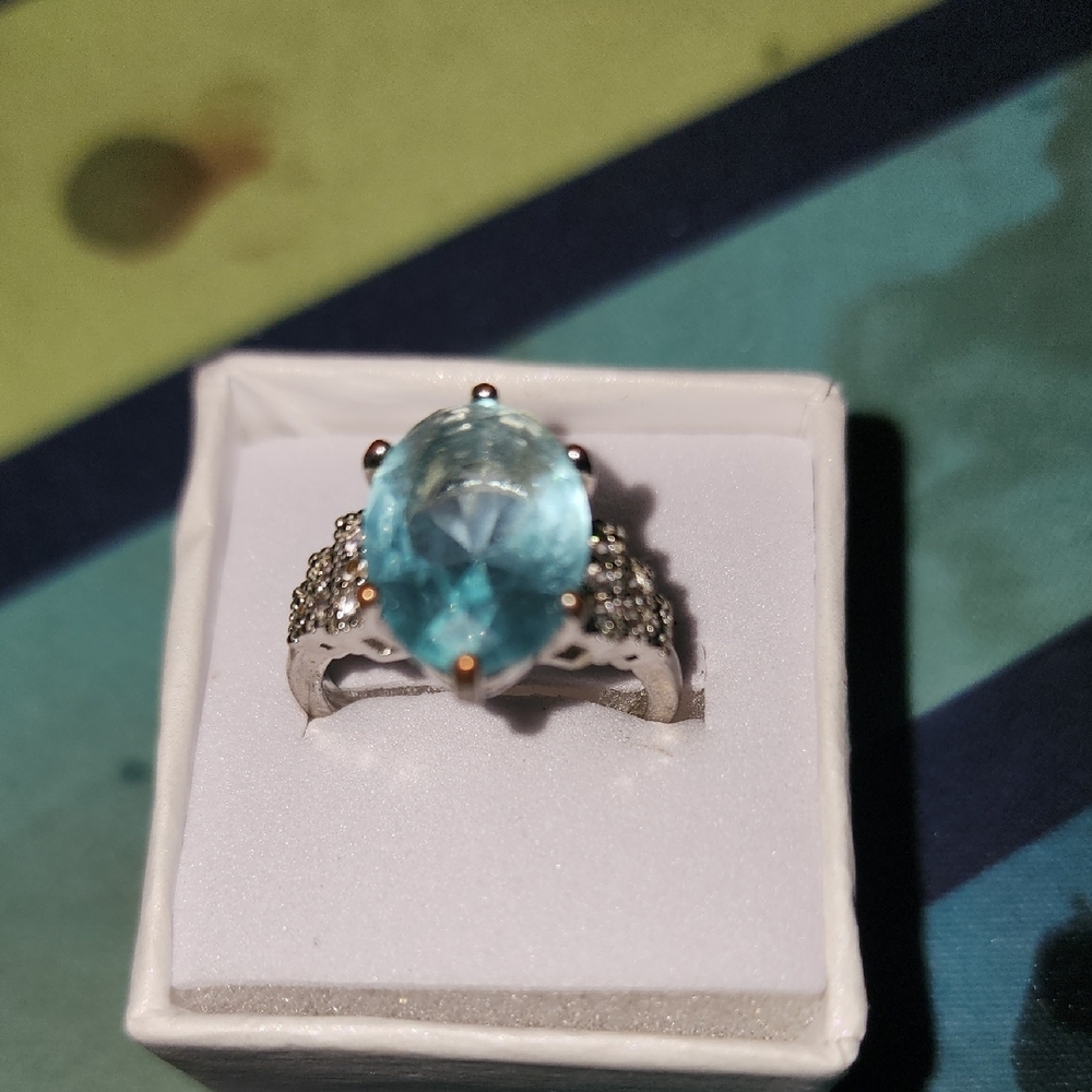 Elegant Silver and Blue Gemstone Ring